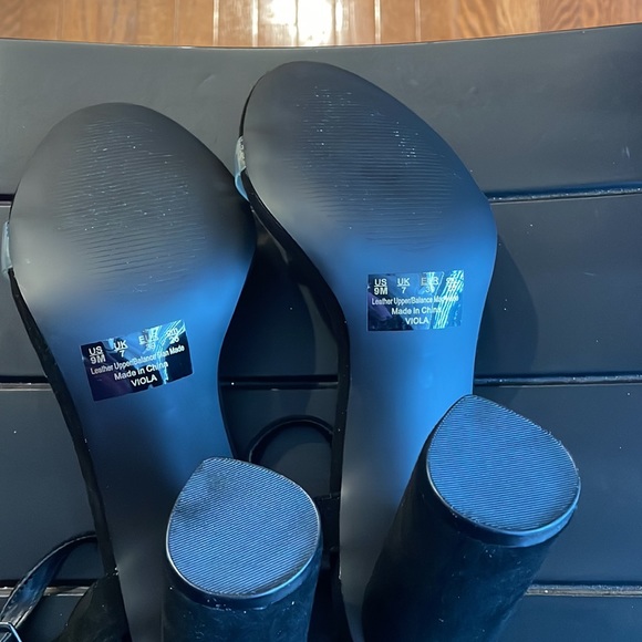 Bleecker & Bond Suede Leather Upper Black Sandals - Picture 3 of 5